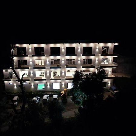 Hotel Candle Wood Chamba  Exteriér fotografie