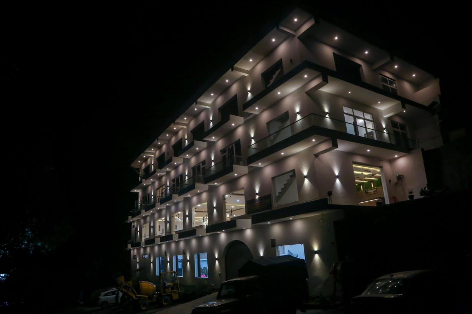 Hotel Candle Wood Chamba  Exteriér fotografie