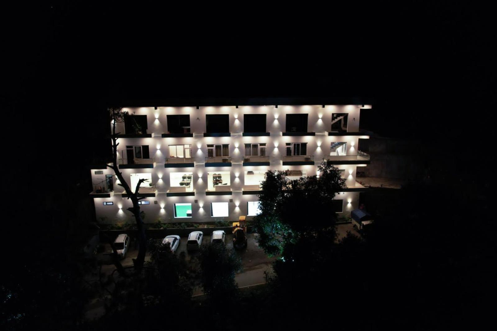 Hotel Candle Wood Chamba  Exteriér fotografie